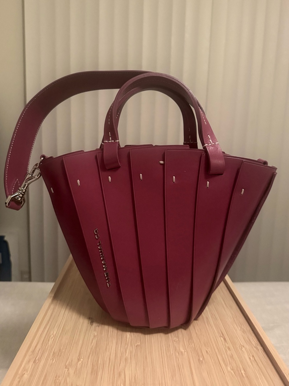 The Manual Co Tulip hand bag berry pink